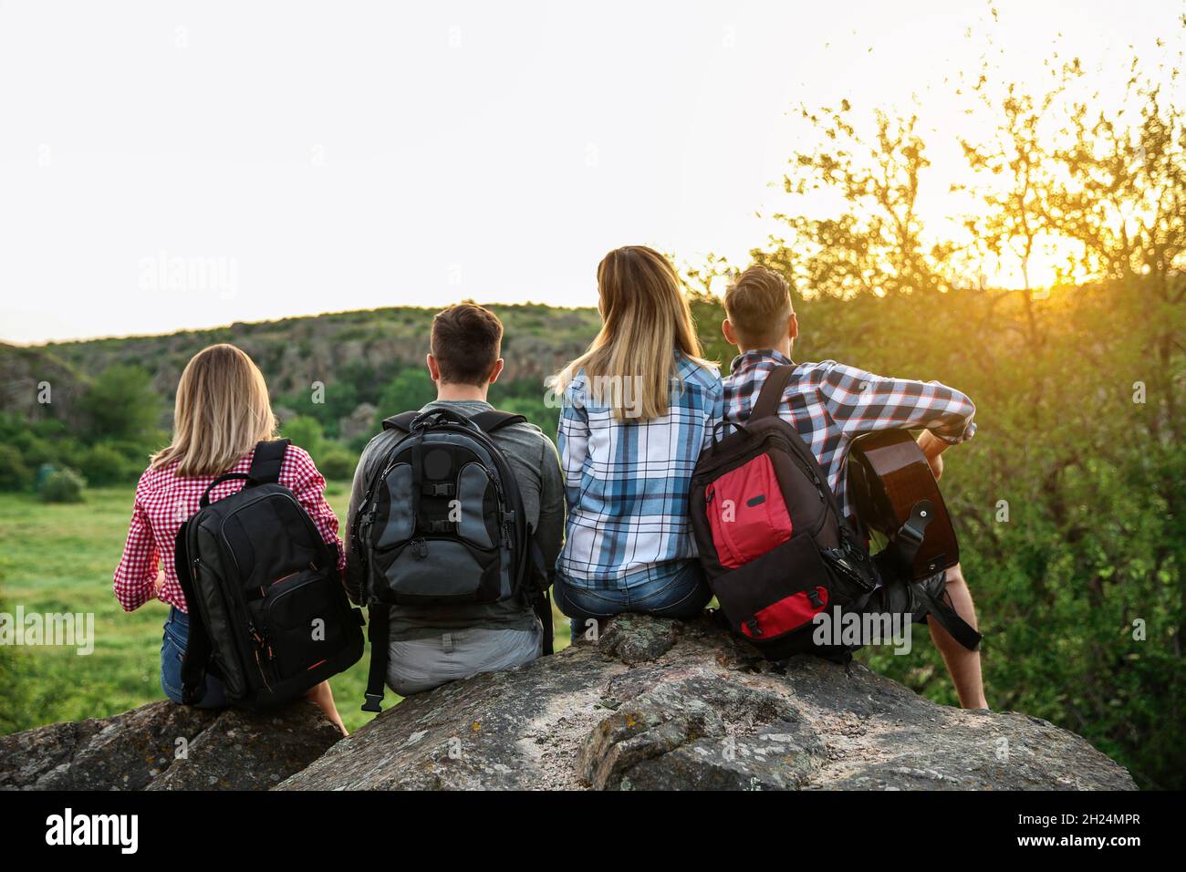 Young people backpacking guitar hi-res stock photography and images - Alamy