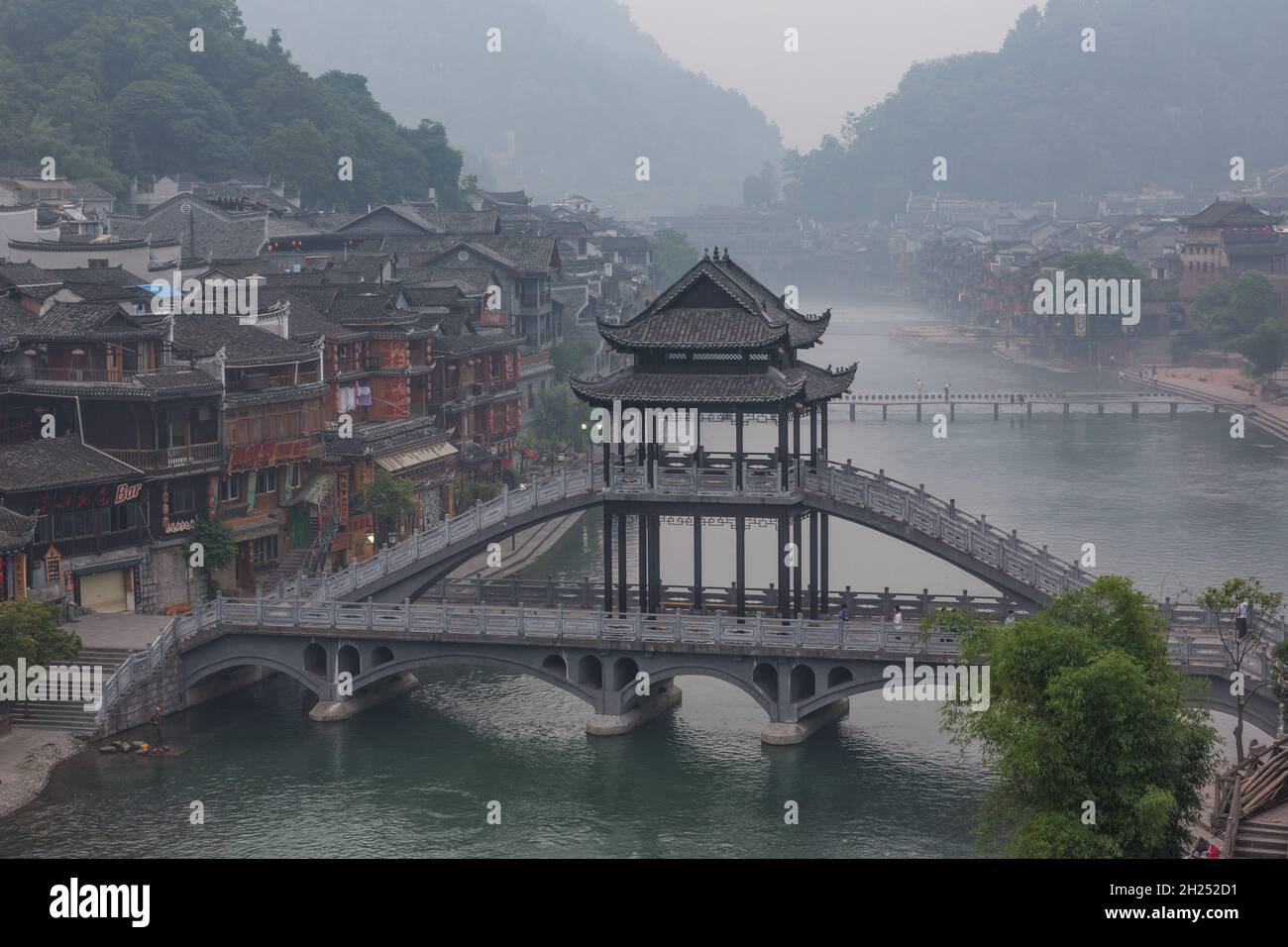 An early morning view of the Fenghuang Bridge over the Tuojiang River, Fenghuang, China. Stock Photo