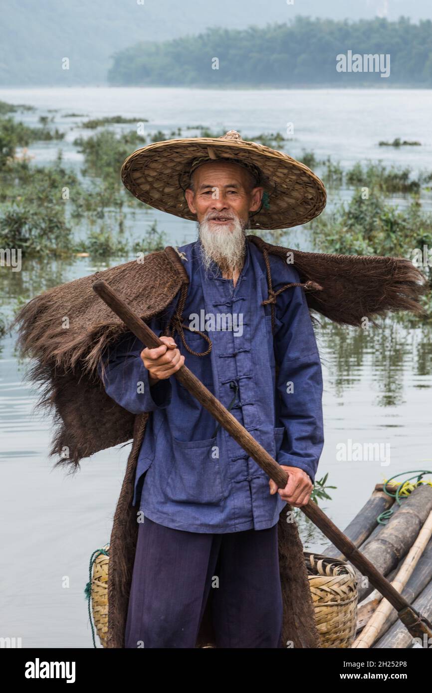 China fisherman portrait hi-res stock photography and images - Alamy