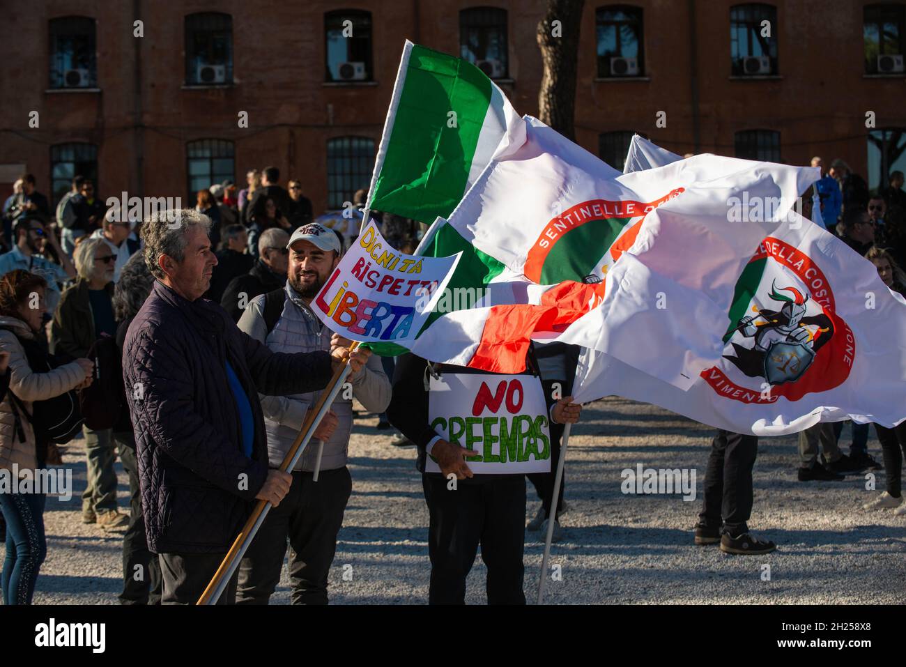 Rome, Italy 15/10/2021: manifestazione di protesta contro il Green Pass, Circo Massimo. © Andrea Sabbadini Stock Photo