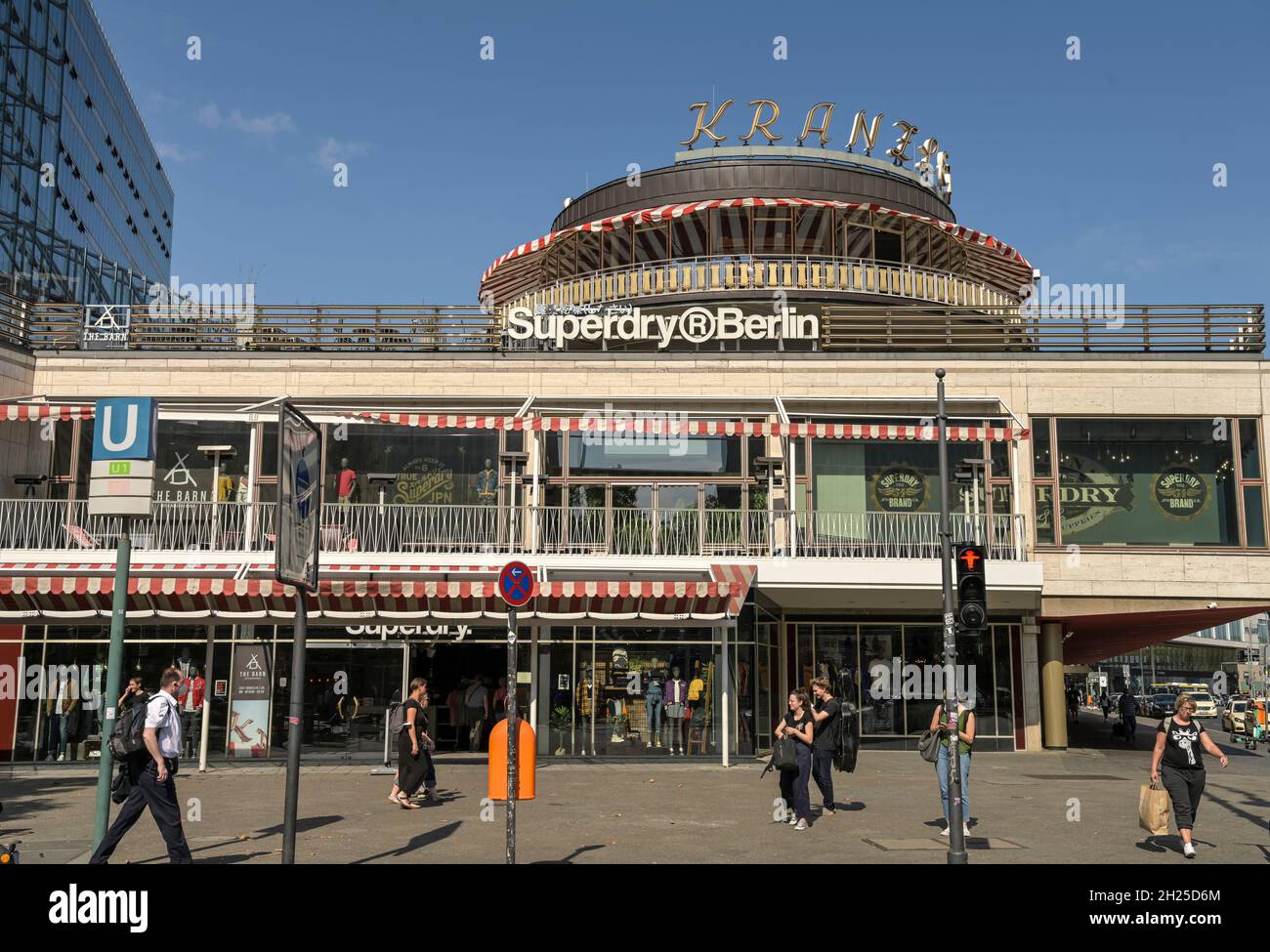 Superdry hi-res stock photography and images - Page 5 - Alamy