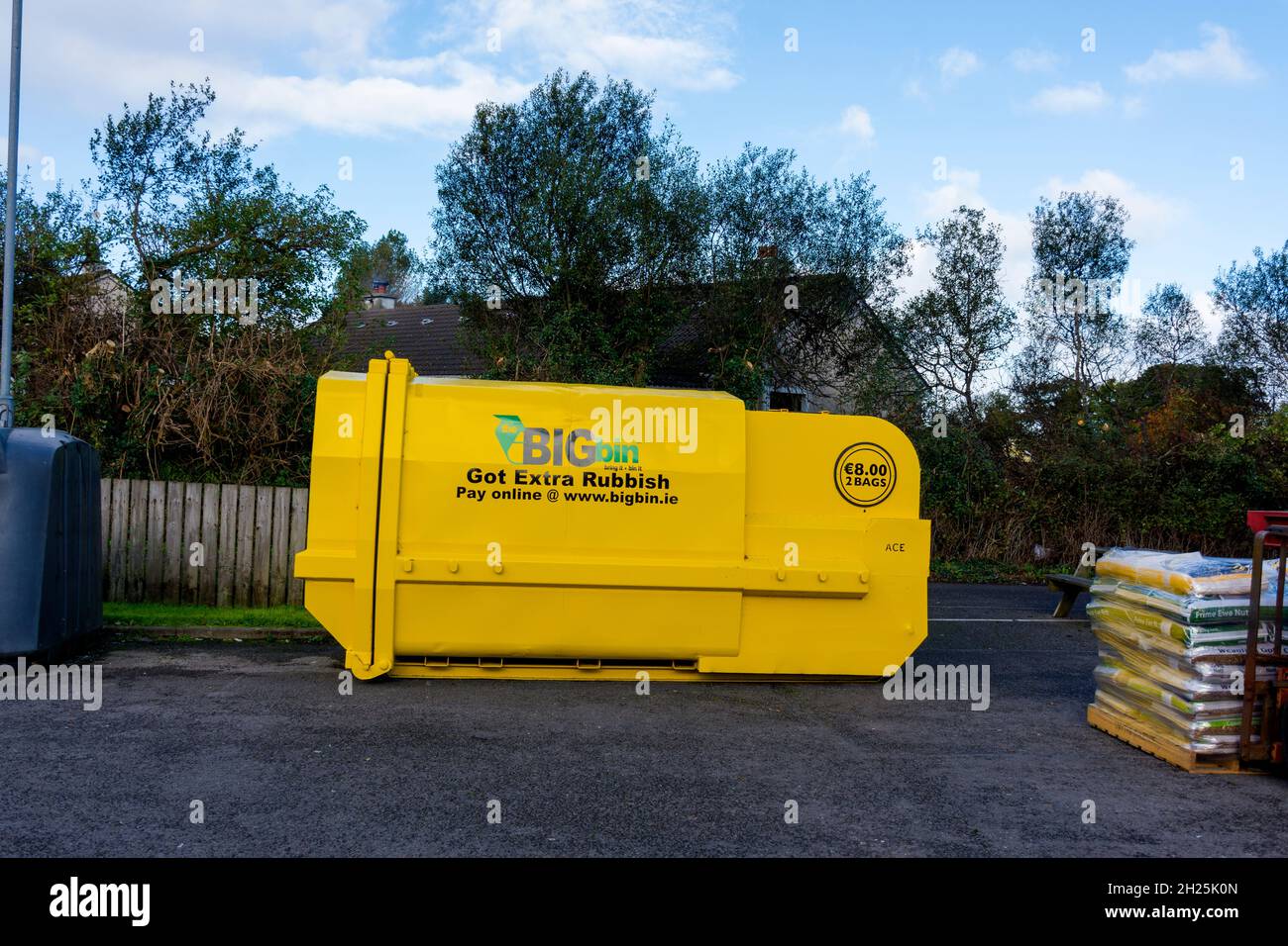 The Big Bin. Extra rubbish container pay online for depositing domestic