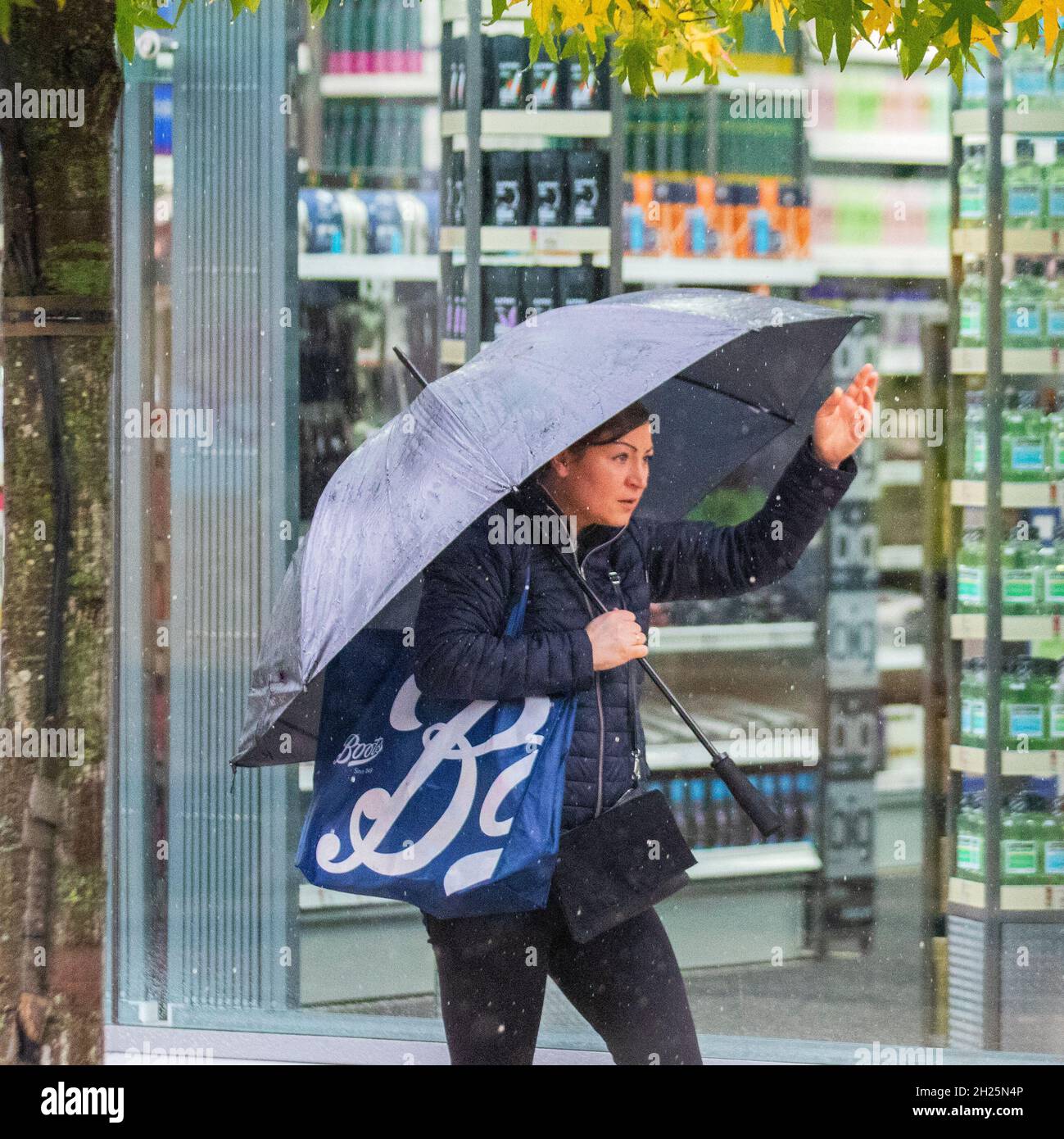 Preston, Lancashire. UK Weather. 20 October 2021. Heavy sporadic ...