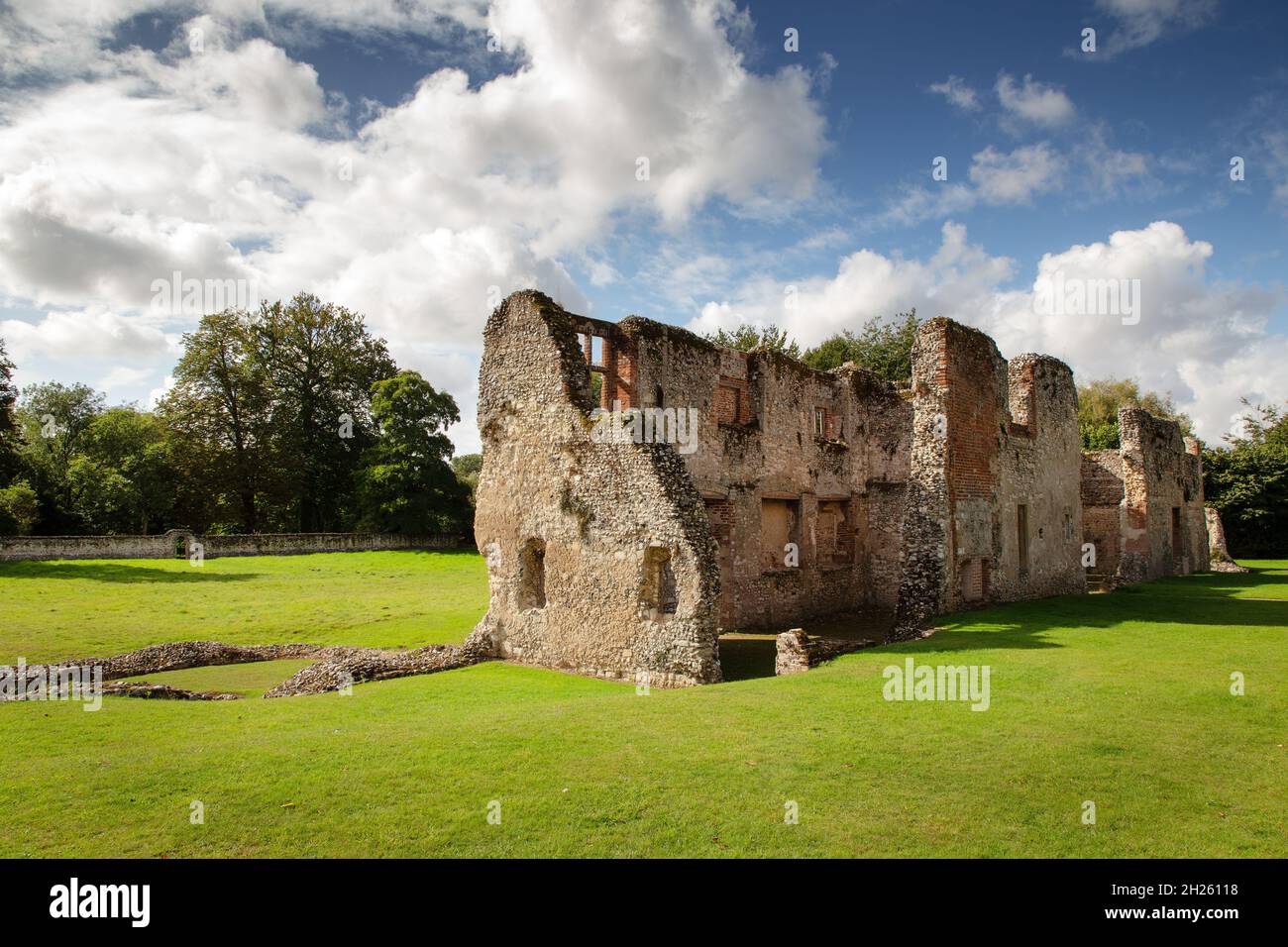 the ruins of Thetford Priory is a Cluniac monastic house in Thetford