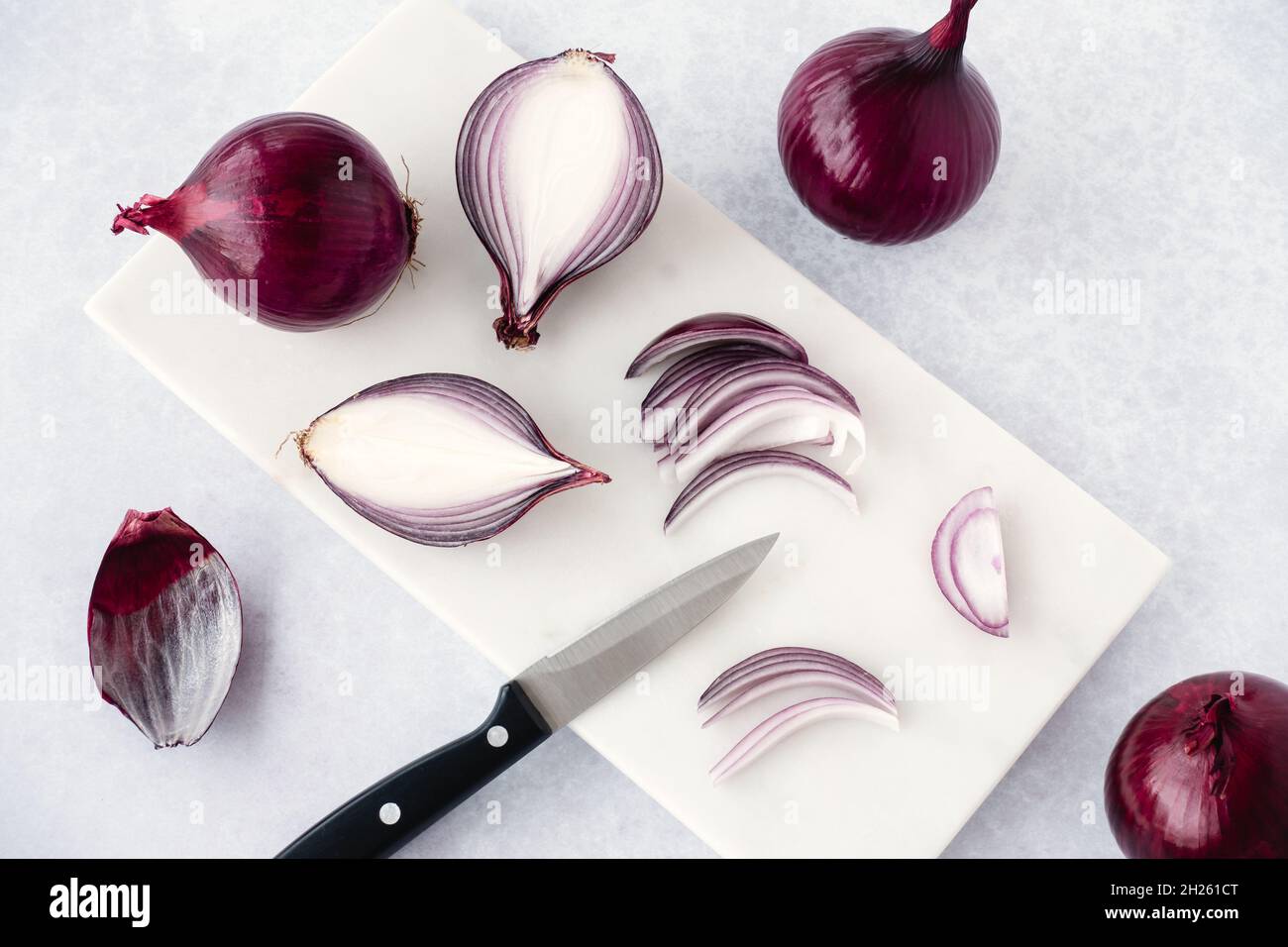 Red onion quartered hires stock photography and images Alamy