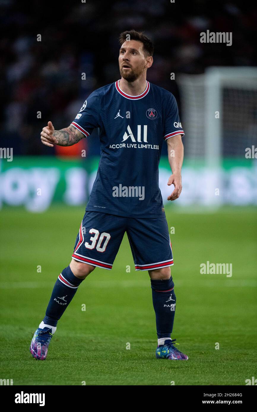 Lionel messi paris saint germain hi-res stock photography and images ...