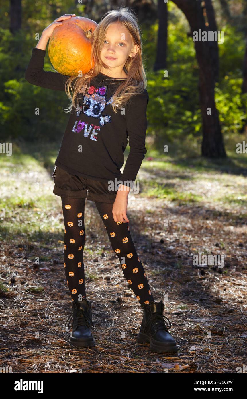 Creepy Child Girl High Resolution Stock Photography and Images - Alamy