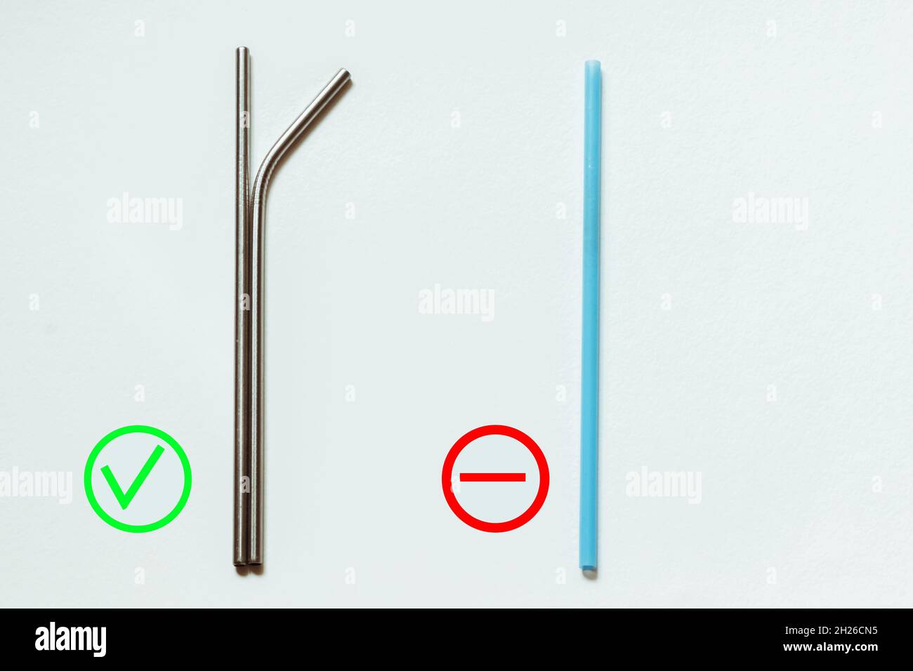 Reusable metal straws for drinks and disposable blue plastic straws