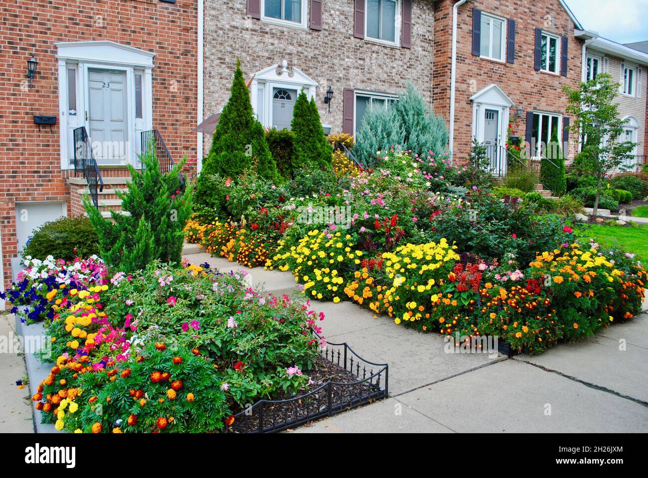 Buildings and front garden on Lake avenue, Lakewood, Ohio Stock Photo