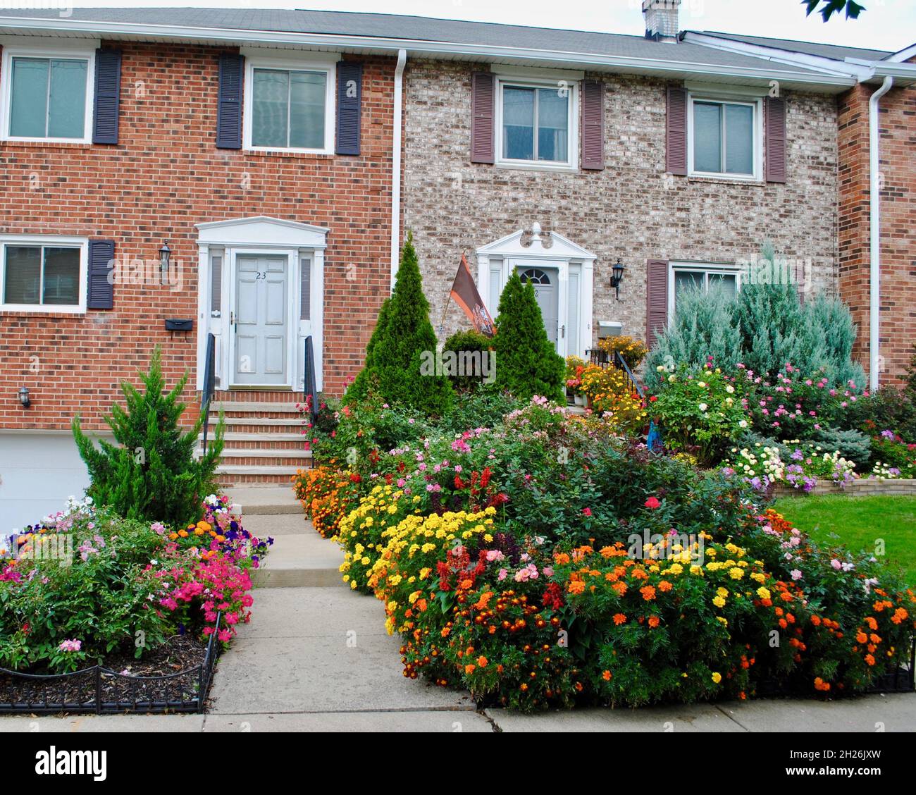 Buildings and front garden on Lake avenue, Lakewood, Ohio Stock Photo