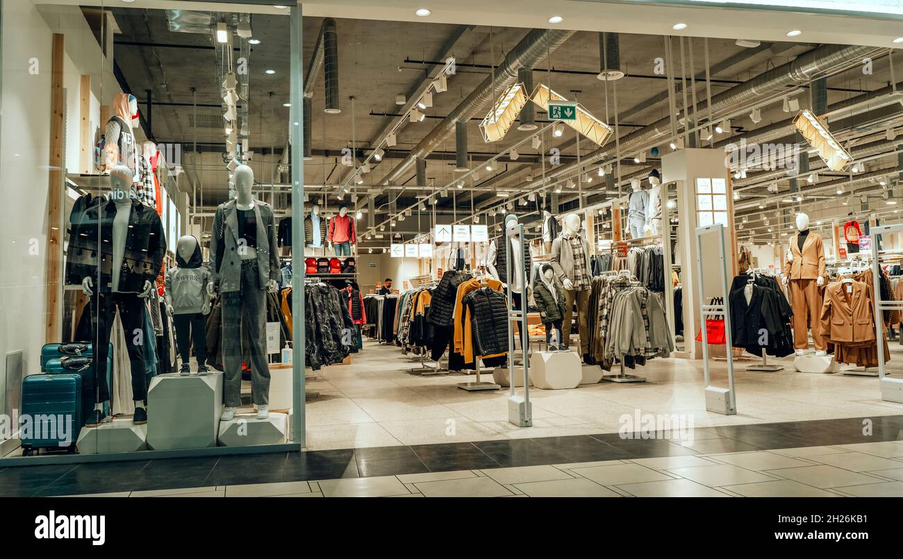 Mannequins. UKRAINE, KHERSON - October 1, 2021 Clothing store Shopping  center Stock Photo - Alamy