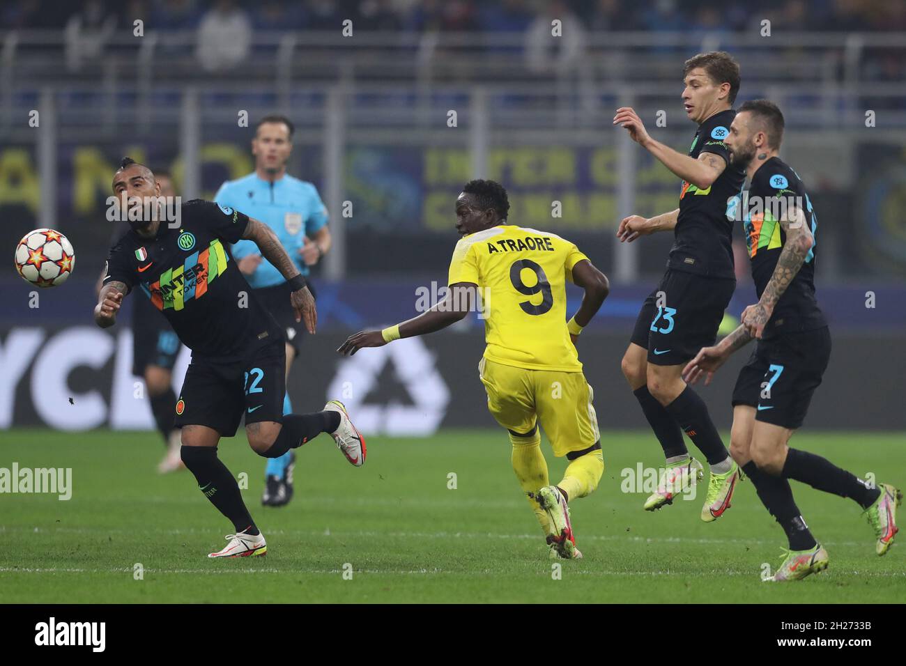 Milan, Italy, 19th October 2021. Nicolo Barella and Marcelo Brozovic of FC Internazionale look on as team mate Arturo Vidal dispossesses Adama Traore of Sheriff Tiraspol during the UEFA Champions League match at Giuseppe Meazza, Milan. Picture credit should read: Jonathan Moscrop / Sportimage Stock Photo