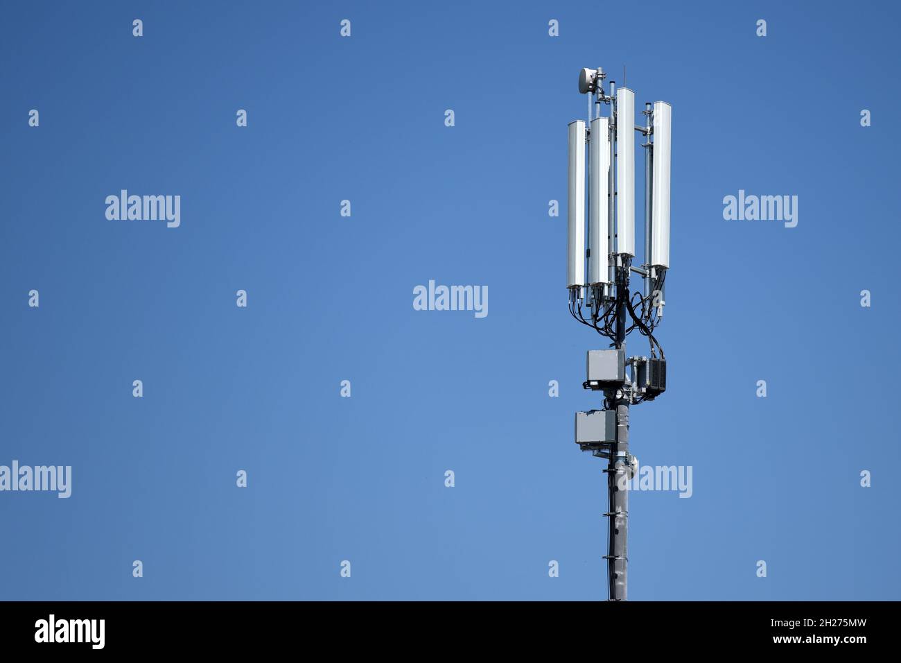 Handy-Mast Mobilfunk-Mast in Österreich, Europa - Mobile Phone station in Austria, Europe Stock Photo