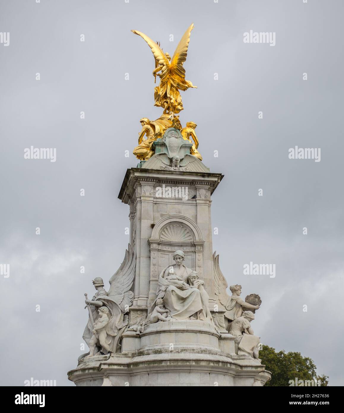 Queen Victoria Monument, London,2021. The monument is 25 metres high
