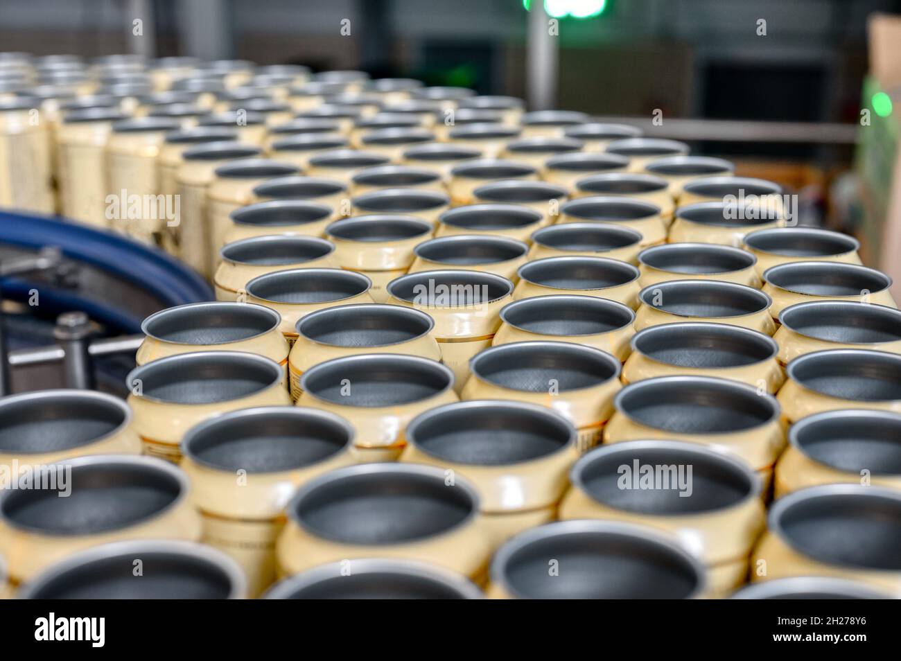 Many empty beer cans on the conveyor Stock Photo Alamy