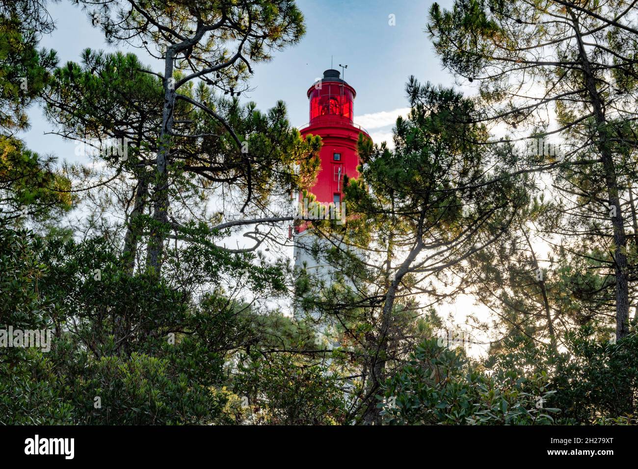 The lighthouse at Lège-Cap-Ferret is a landmark and can be visited. From its top, it overs gorgeous views over the bassin d'Arcachon and the Atlantic Stock Photo