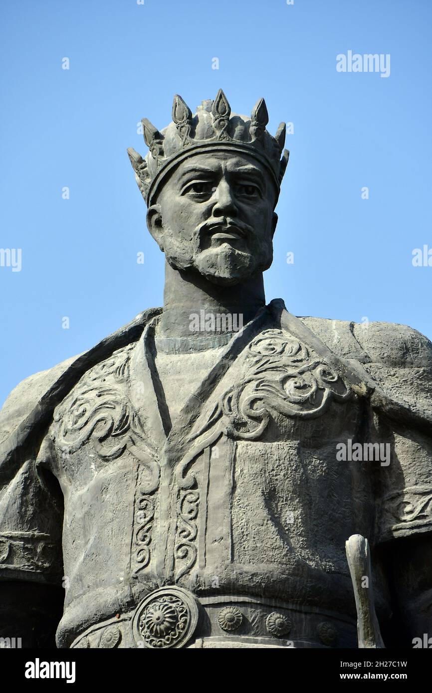 The monument to the Turco-Mongol conqueror Amir Timur in Shahrisabz,  Uzbekistan Stock Photo - Alamy