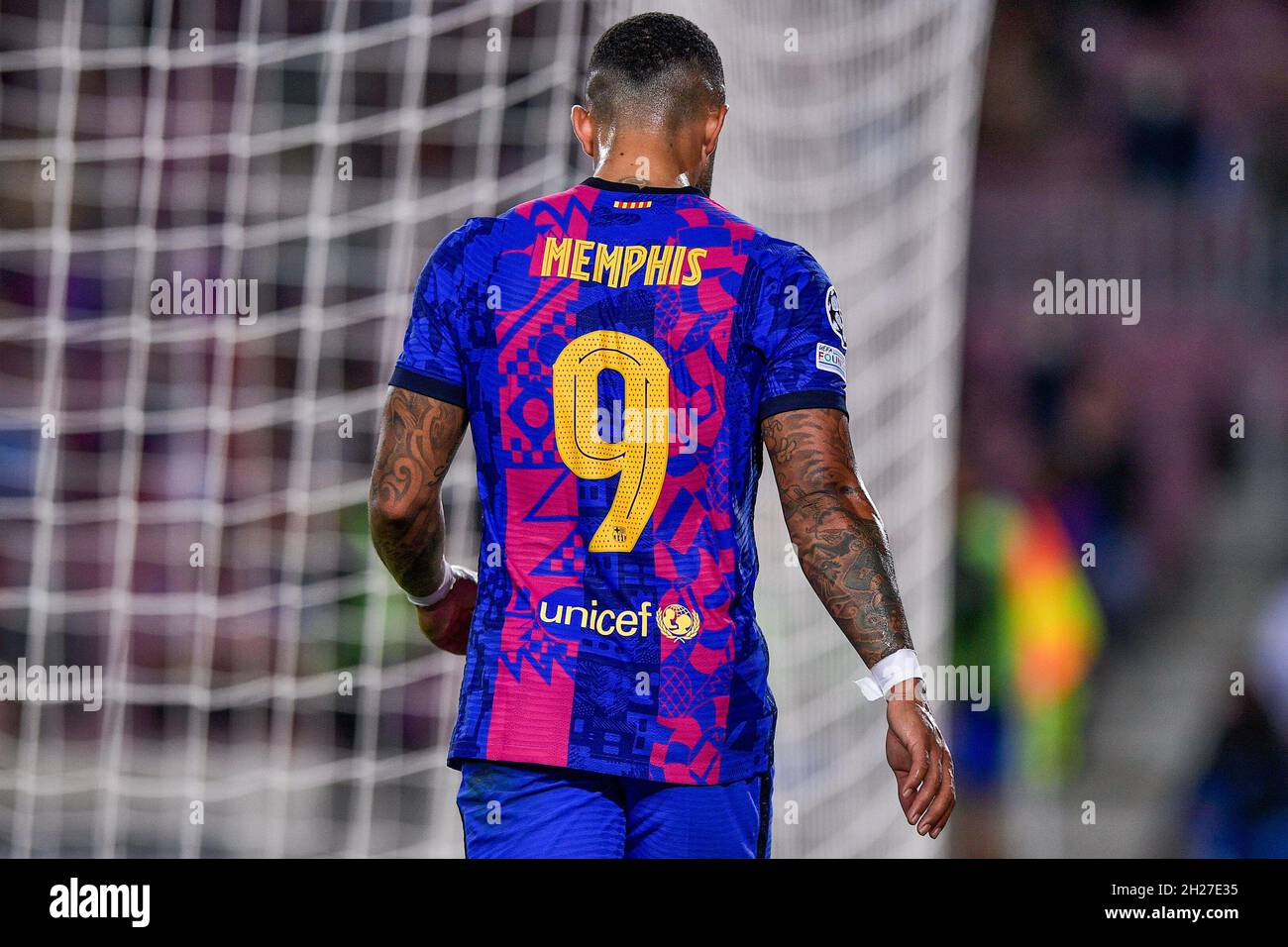 BARCELONA, SPAIN - OCTOBER 20: Memphis Depay of FC Barcelona during the  Group E - UEFA Champions League match between FC Barcelona and Dinamo Kiev  at the Camp Nou on October 20,
