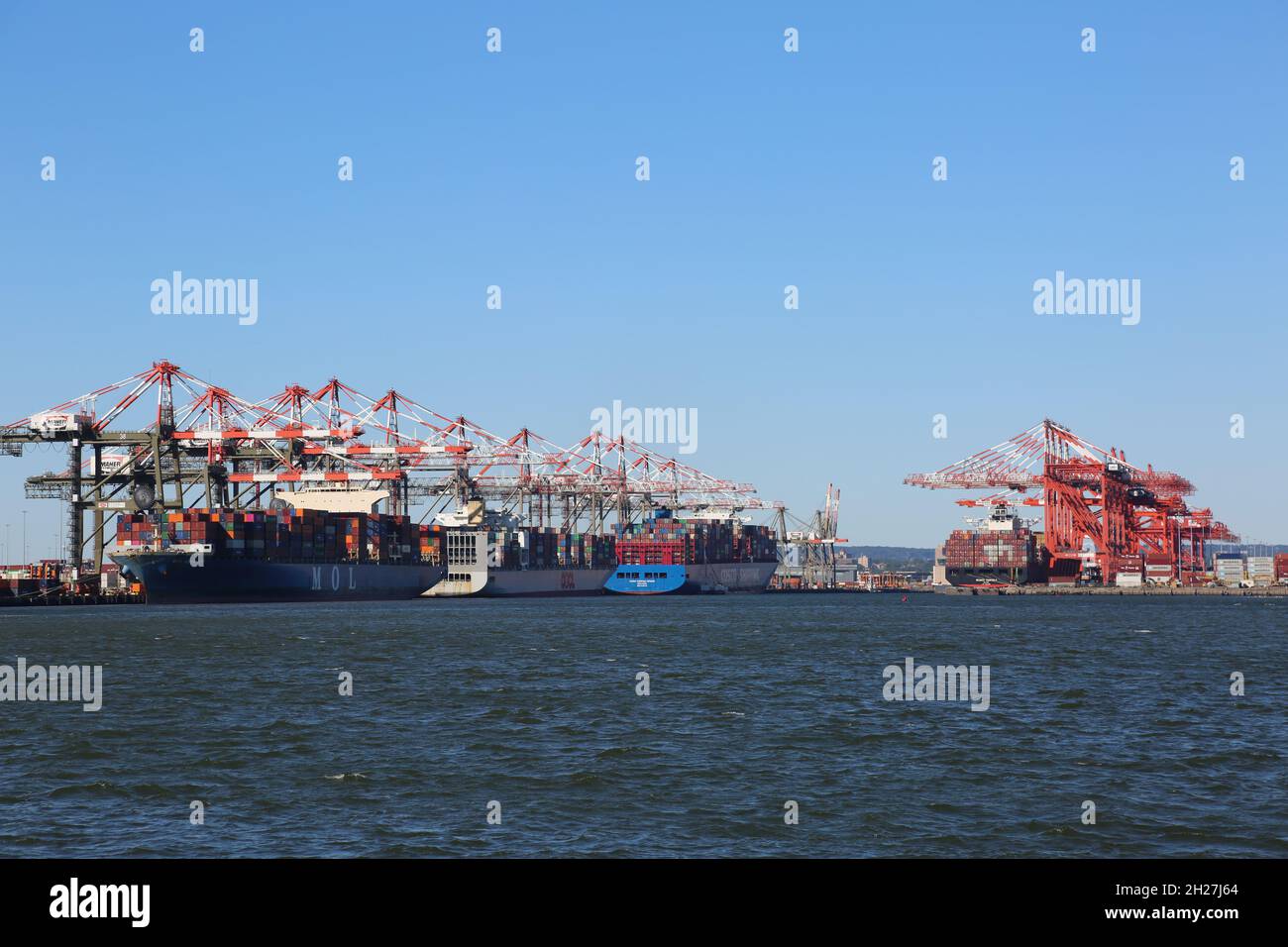 (211020) -- BAYONNE (U.S.), Oct. 20, 2021 (Xinhua) -- Containers are seen in the process of logistics operations at Port Newark Container Terminal and Maher Terminal owned by the Port Authority of New York and New Jersey in Bayonne, New Jersey, the United States, on Oct. 19, 2021. The United States has been plagued by supply chain disruptions in recent months, and the White House has asked the Port of Los Angeles to become a 24-hour port, open seven days a week. However, with the approach of holidays, which will see surging demand across the country, the shipping-based supply chain remains und Stock Photo