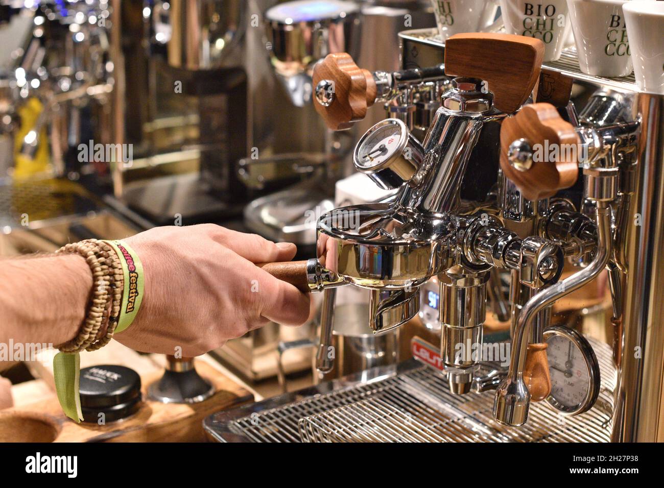Kein anderes Land Europas zeichnet sich durch solch eine traditionsreiche Kaffeekultur aus wie Österreich. Dessen Hauptstadt Wien ist nämlich nicht nu Stock Photo