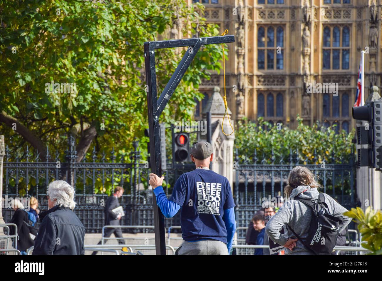 London, UK. 20th October 2021. Anti-vax protesters erected gallows and a noose outside the Houses of Parliament. Credit: Vuk Valcic / Alamy Live News Stock Photo