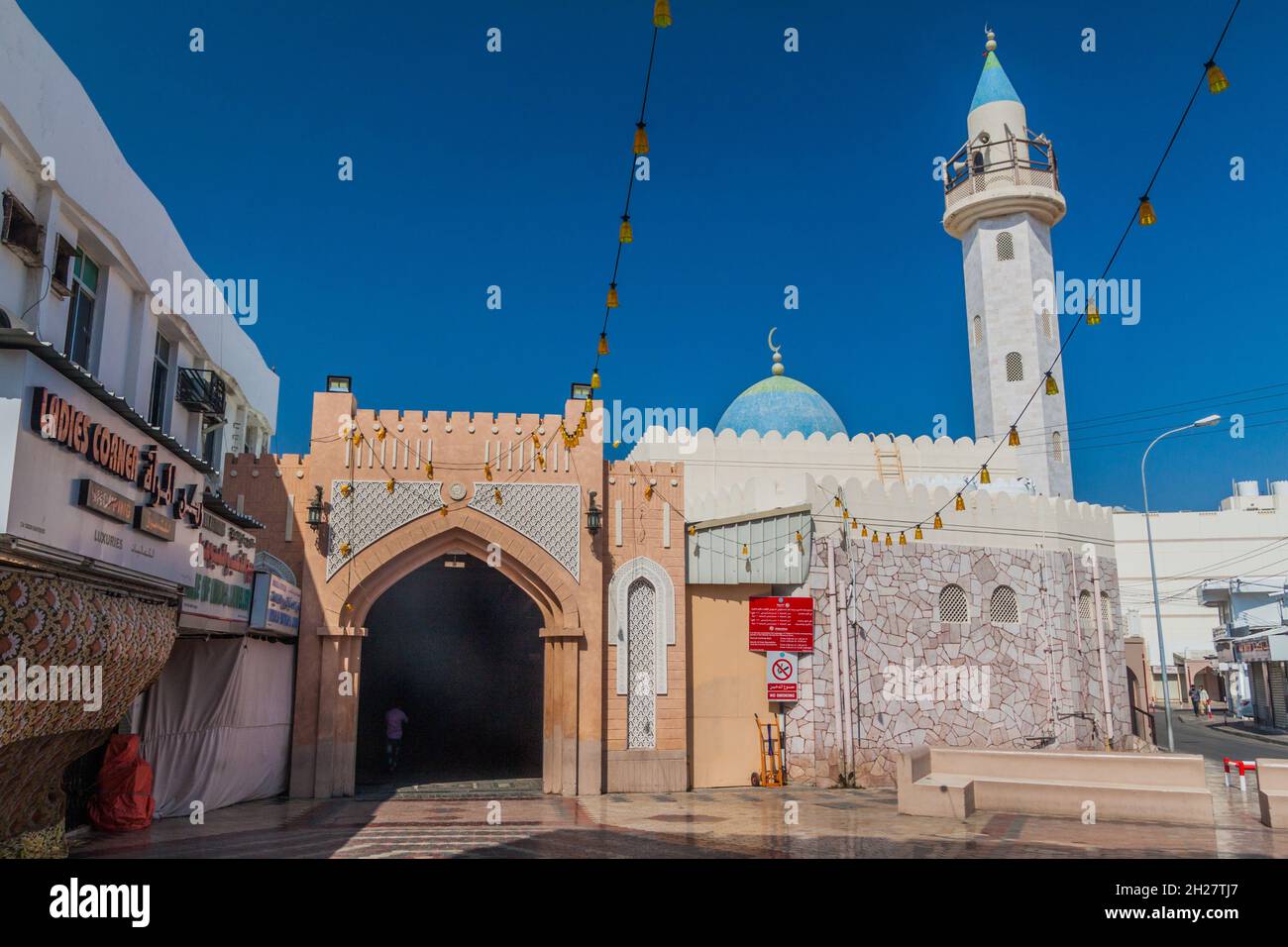 Muttrah Mosque MUSCAT, OMAN - FEBRUARY 23, 2017: Mosque at in Muttrah souq in Muscat ...