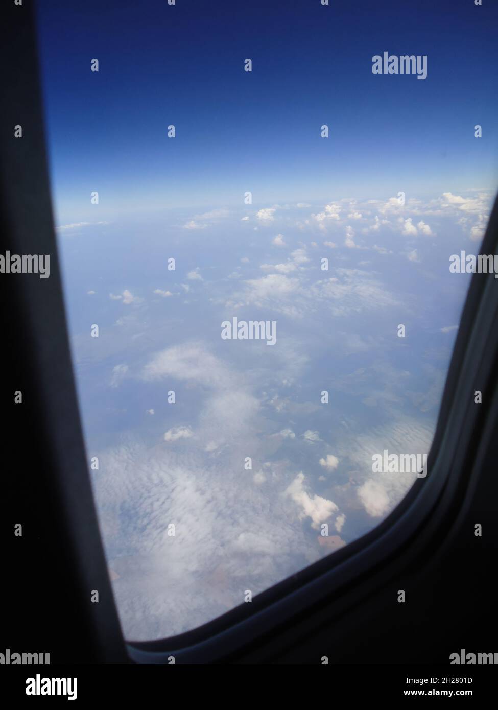 Blick aus dem Flugzeugfenster Stock Photo