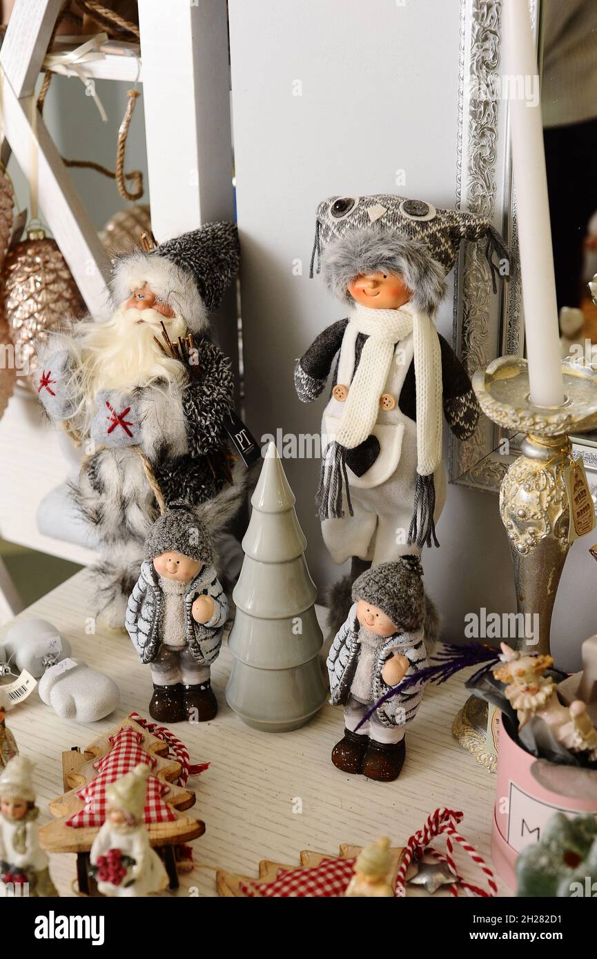 Snowman christmas dolls hi-res stock photography and images - Alamy