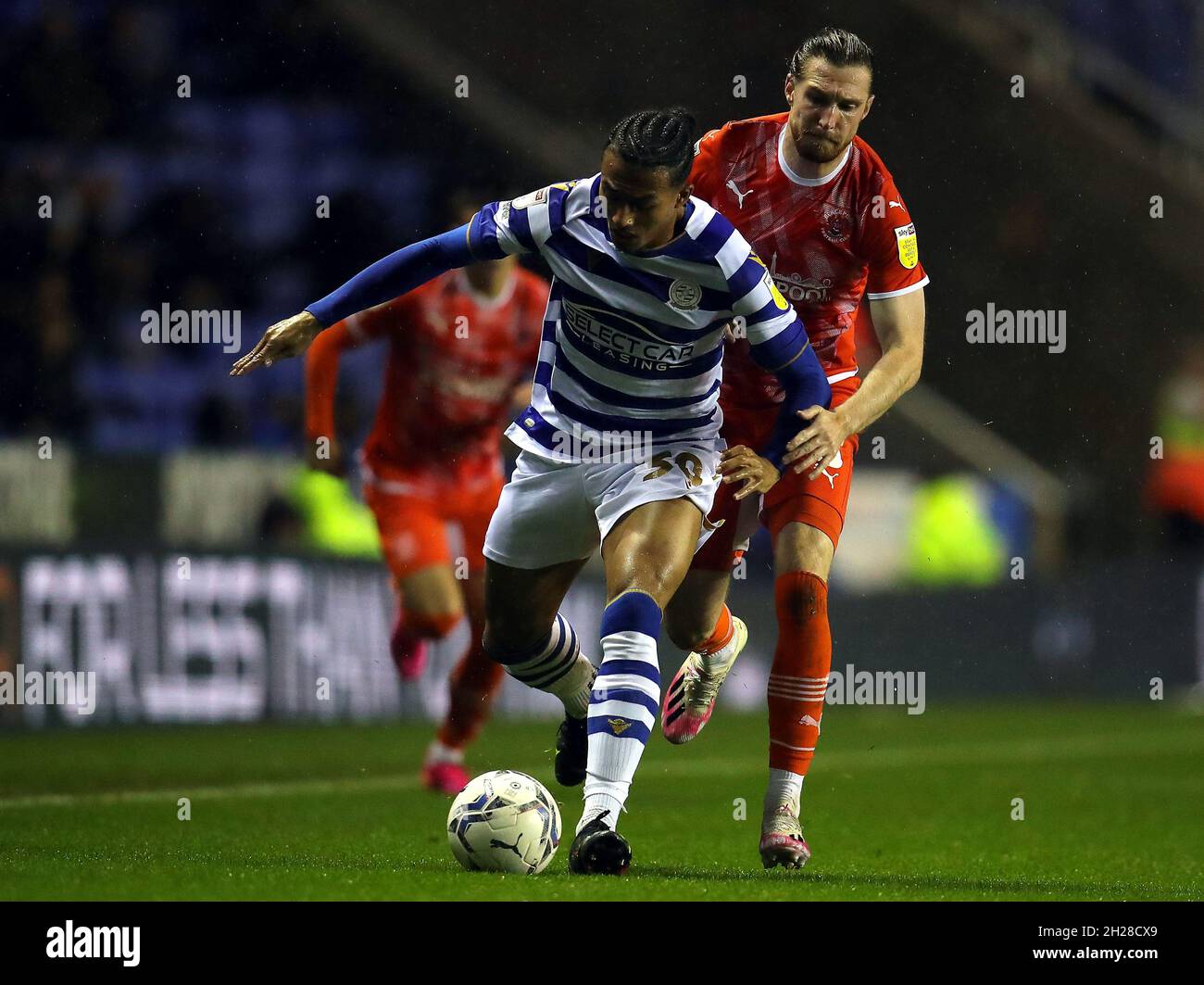 Reading smarpix hi-res stock photography and images - Alamy
