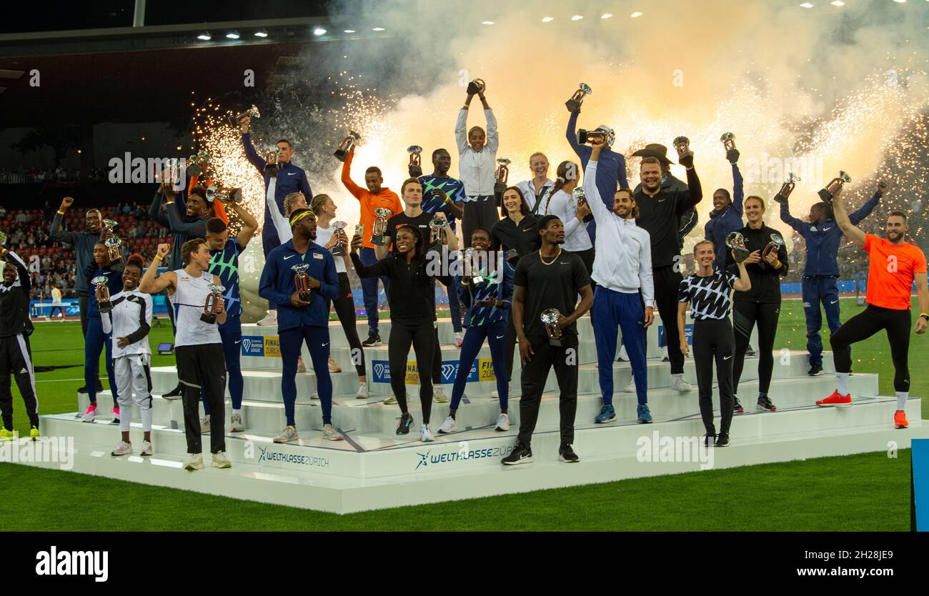 The Diamond League winners celebrate during the Wanda Diamond League