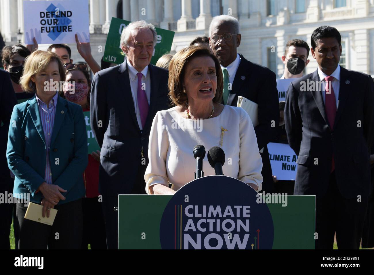 House Speaker Nancy Pelosi (D-CA) talks about Climate Change Action during a press conference at Senate Swamp / Capitol Hill. (Photo by L Nolly / SOPA Images/Sipa USA) Stock Photo