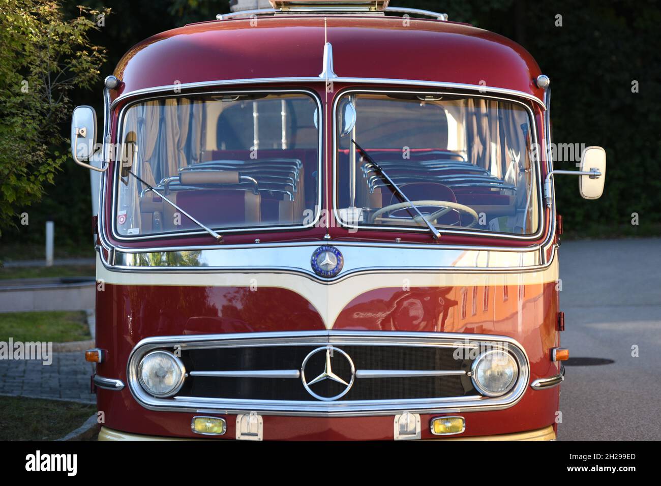 Oldtimer bus hi-res stock photography and images - Page 2 - Alamy