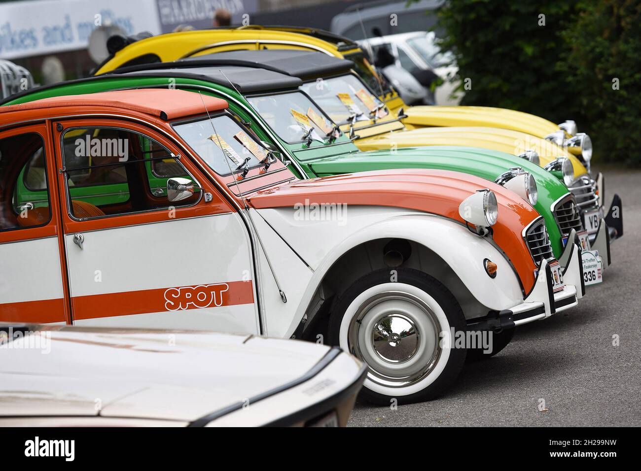 Oldtimer-Treffen in Altmünster am Traunsee (Salzkammergut) - Jedes Jahr  treffen sich Liebhaber von Oldtimer-Autos zu Pfingsten in Altmünster am  Trauns Stock Photo - Alamy