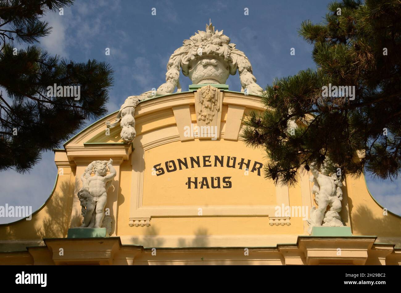 Das Palmenhaus Schönbrunn in Wien, Österreich, Europa - The Palmenhaus Schönbrunn in Vienna, Austria, Europe Stock Photo