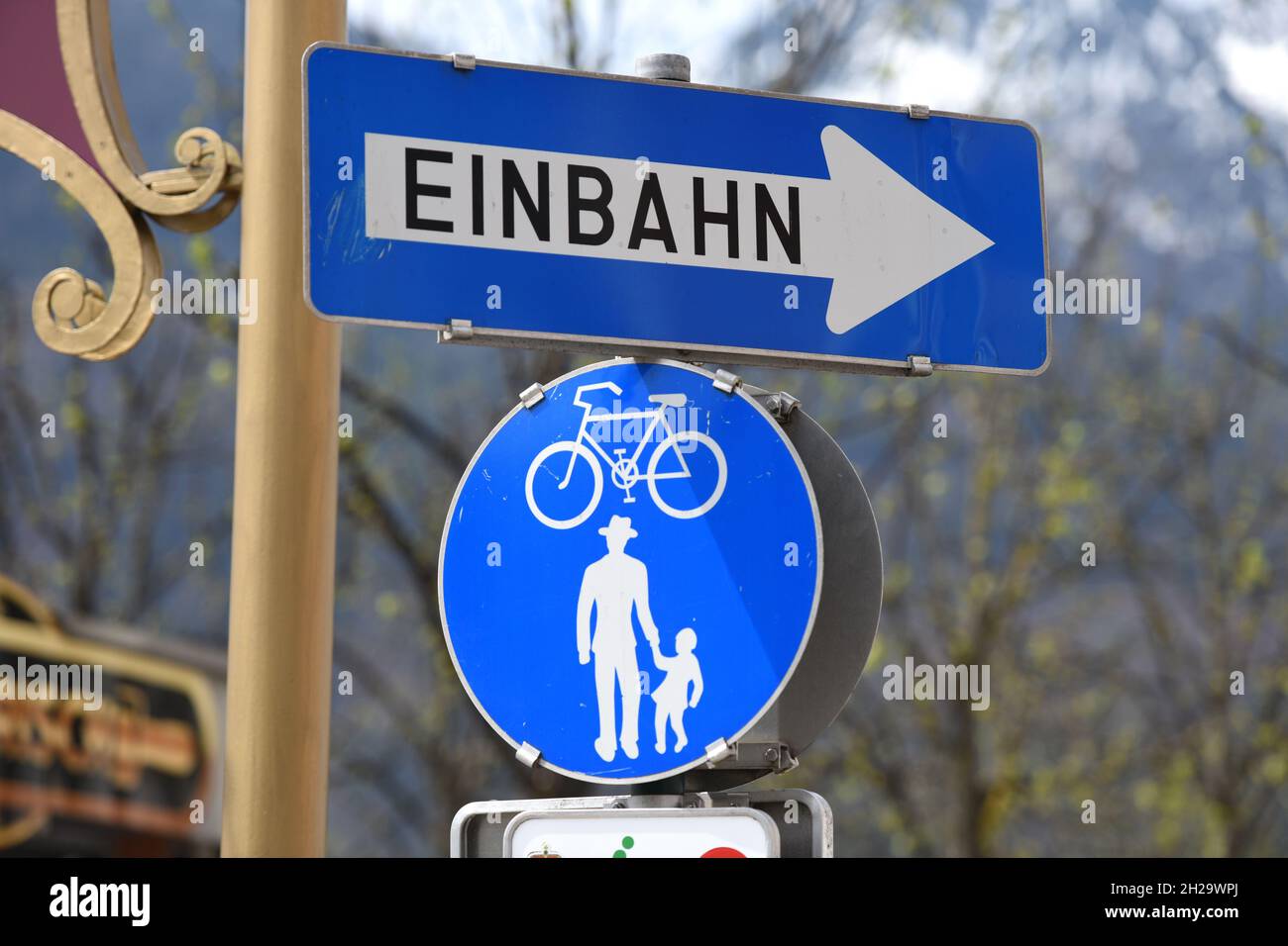 Schilder Einbahn, Radweg und Fußweg in Bad Ischl, Österreich, Europa - Signs one way, bike path and footpath in Bad Ischl, Austria, Europe Stock Photo
