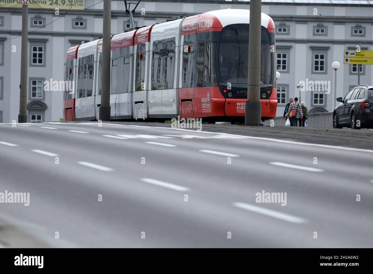 Straßenbahn in Linz (Oberösterreich, Österreich) - Tram in Linz (Upper ...