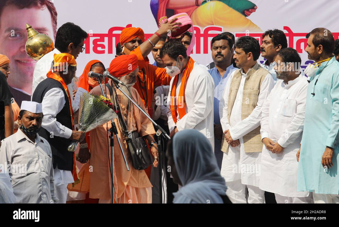 New Delhi, India. 20th Oct, 2021. Congress leader Rahul Gandhi felicitated during the flag-off ceremony of Shobha Yatra on the occasion of Maharishi Valmiki Jayanti, at All India Congress Committee headquarter. Valmiki Jayanti, is an annual Indian festival celebrated in particular by the Balmiki religious group, to commemorate the birth of the ancient Indian poet and philosopher Valmiki. (Photo by Naveen Sharma/SOPA Images/Sipa USA) Credit: Sipa USA/Alamy Live News Stock Photo