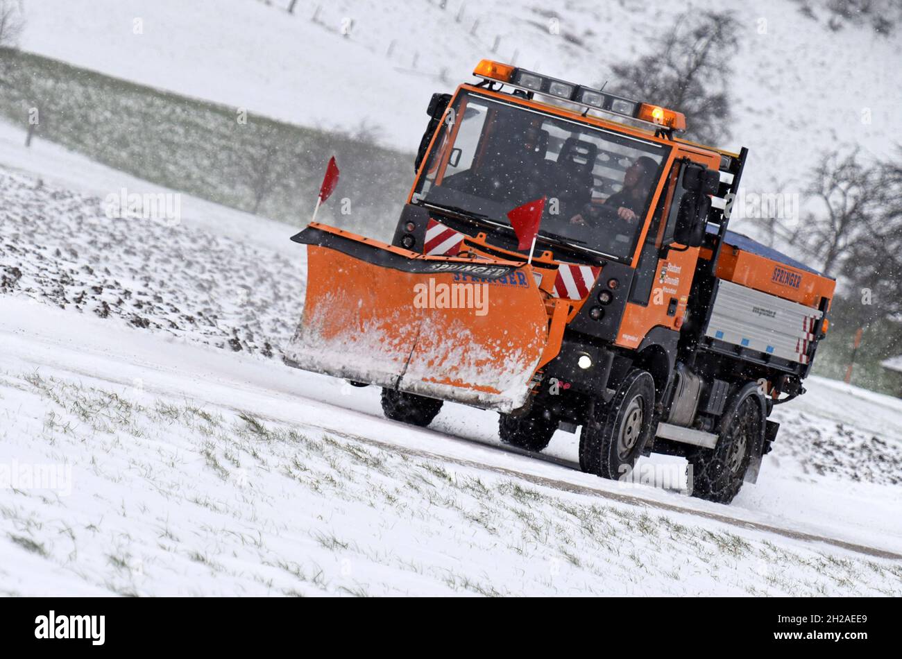 Schneeraumung hi-res stock photography and images - Alamy