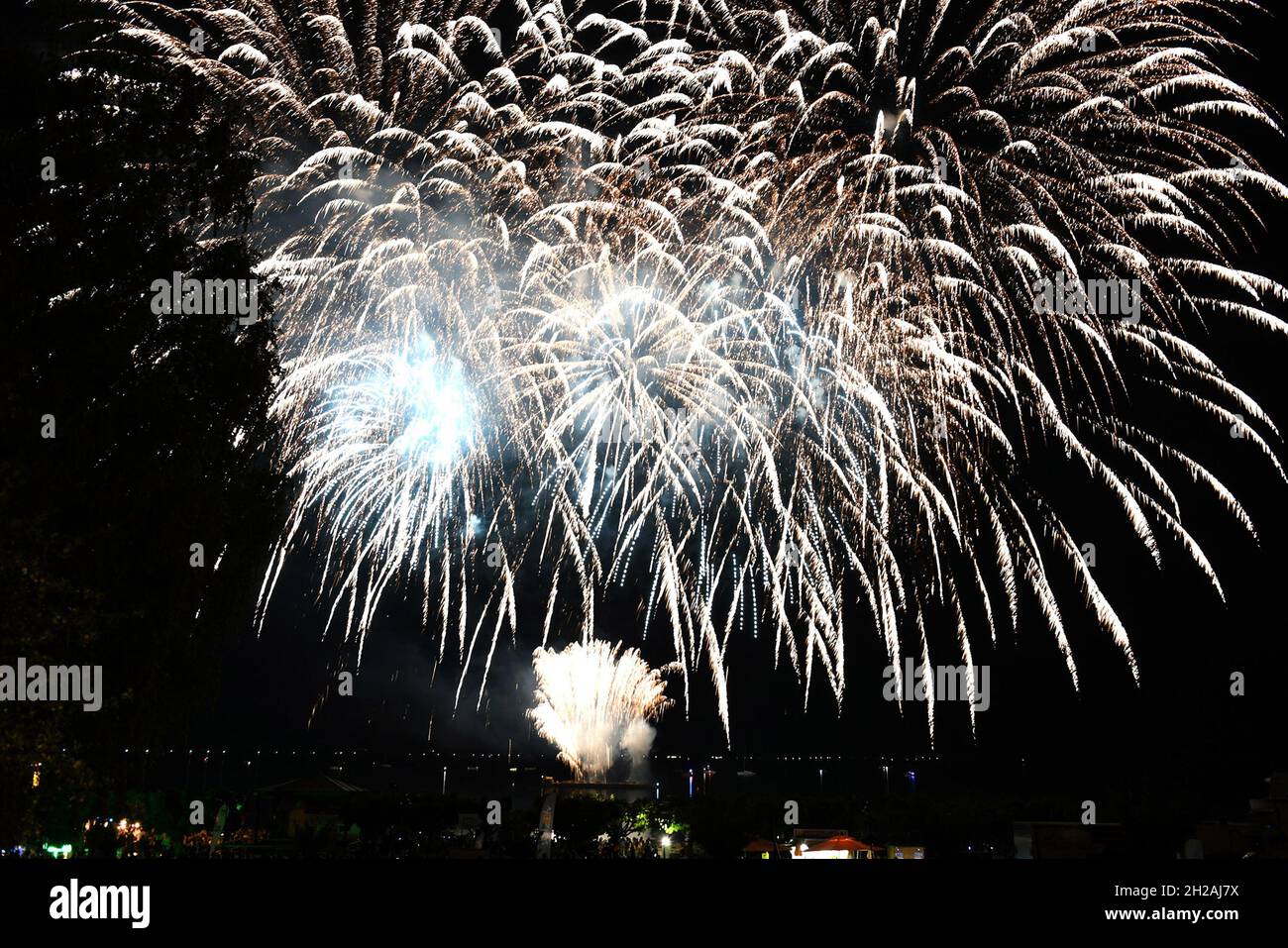 Ab Wann Gibt Es Feuerwerk 2025r John Patsy Maurizia