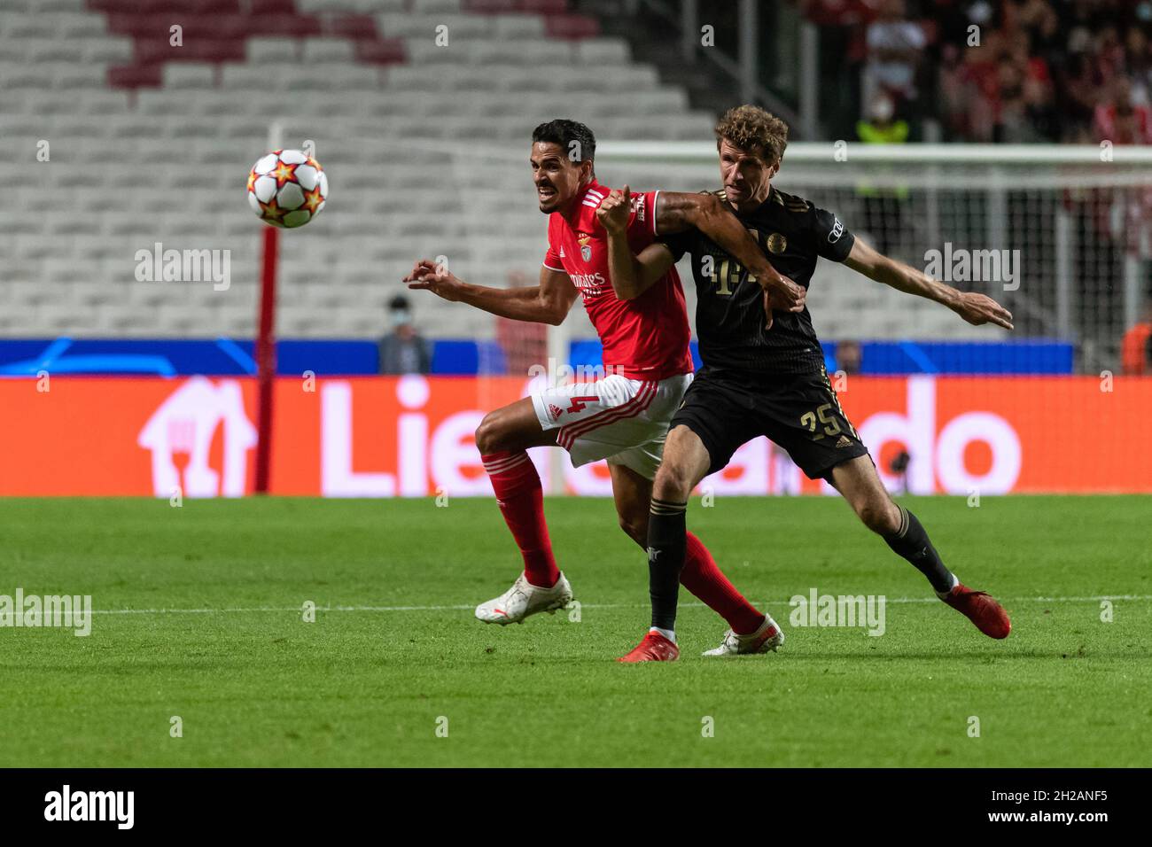Lisbon, Portugal. 20th Oct, 2021. Lucas Verissimo (left) of SL Benfica and Thomas Muller (right) of FC Bayern Munich in action during the UEFA Champions League match between SL Benfica and FC Bayern Munich at Estadio da Luz stadium.Final score; SL Benfica 0:4 FC Bayern Munich. (Photo by Hugo Amaral/SOPA Images/Sipa USA) Credit: Sipa USA/Alamy Live News Stock Photo
