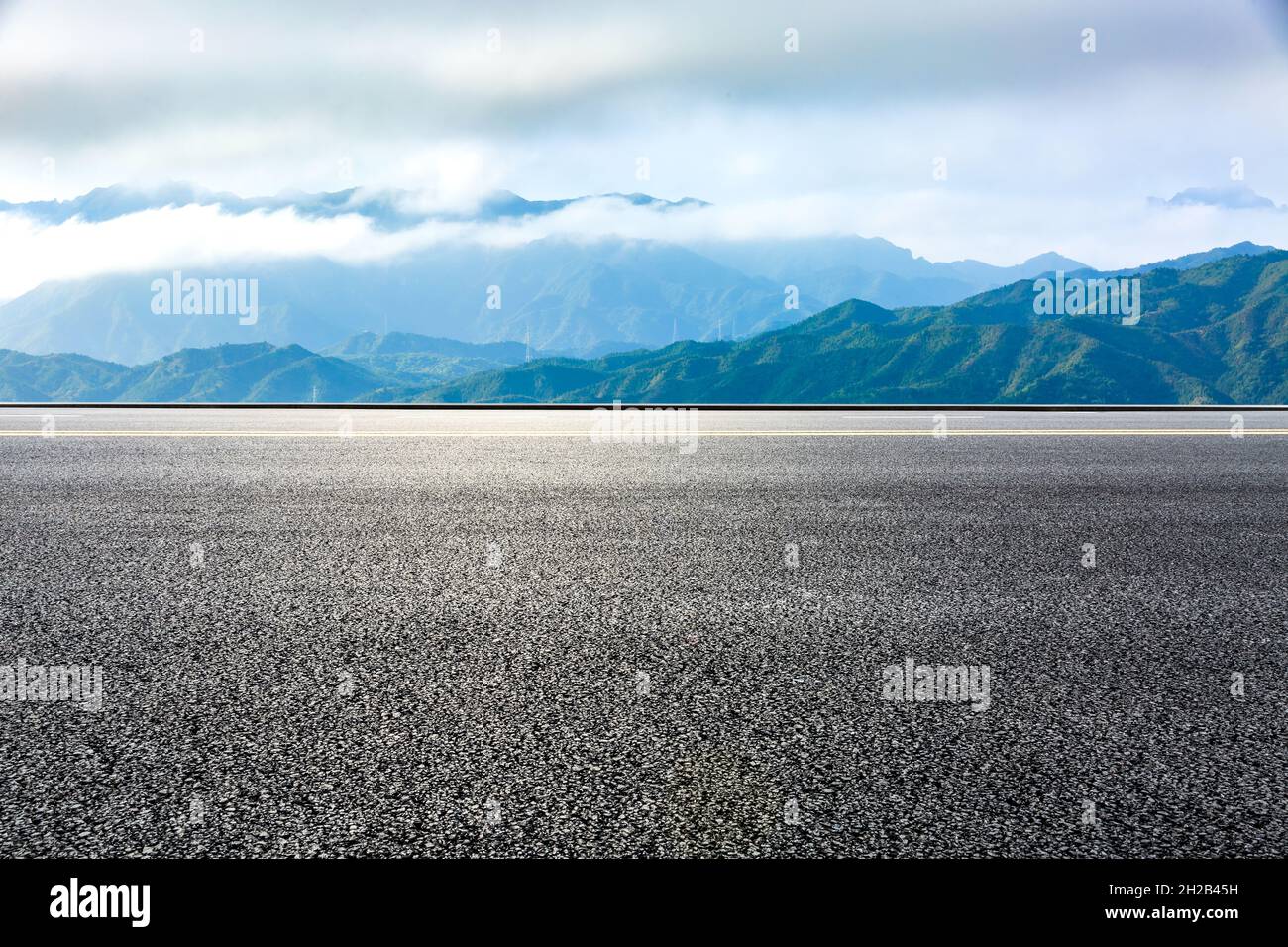 Natural view asphalt road hi-res stock photography and images - Alamy