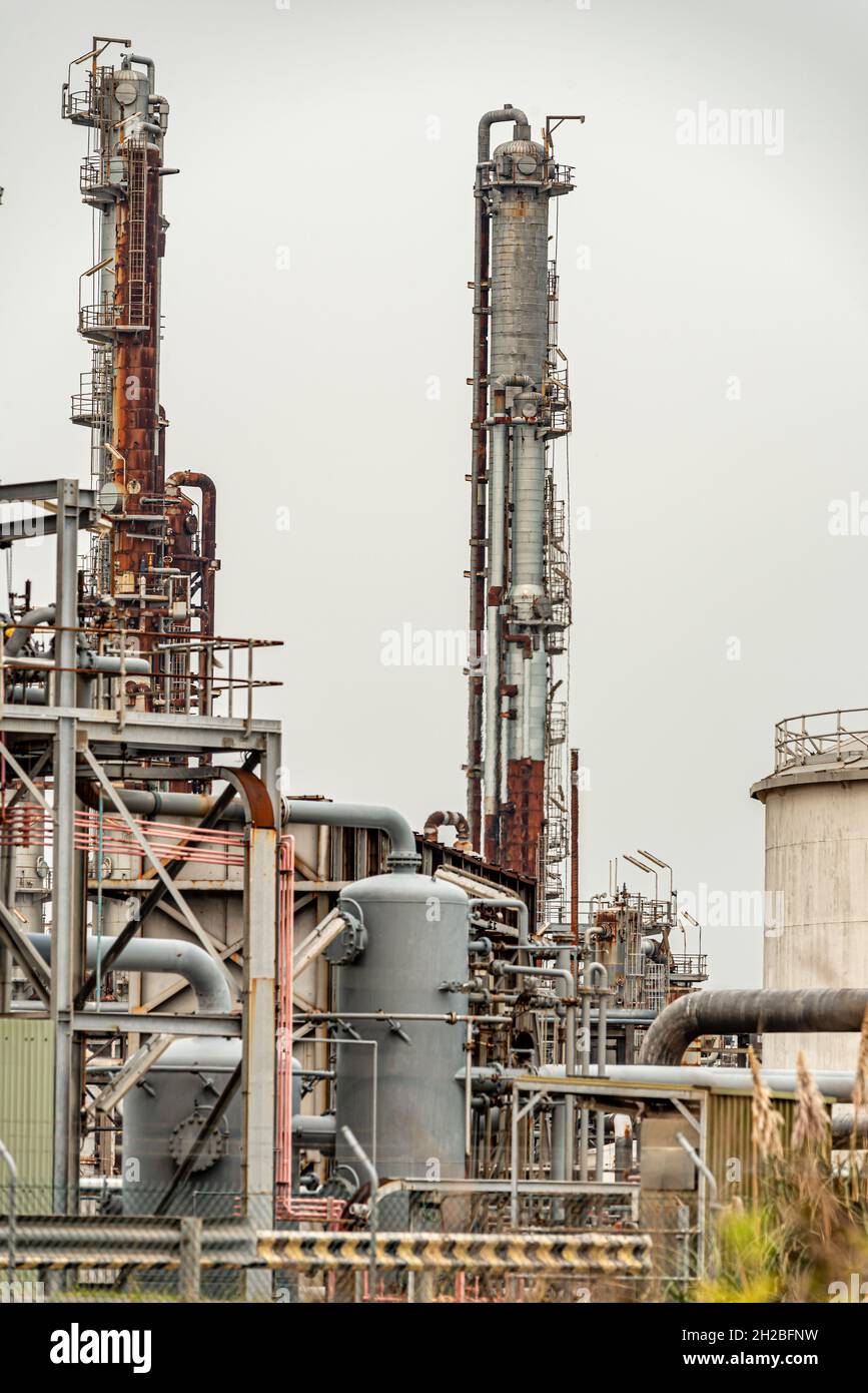 oil and gas towers for refining gas liquids in australia Stock Photo