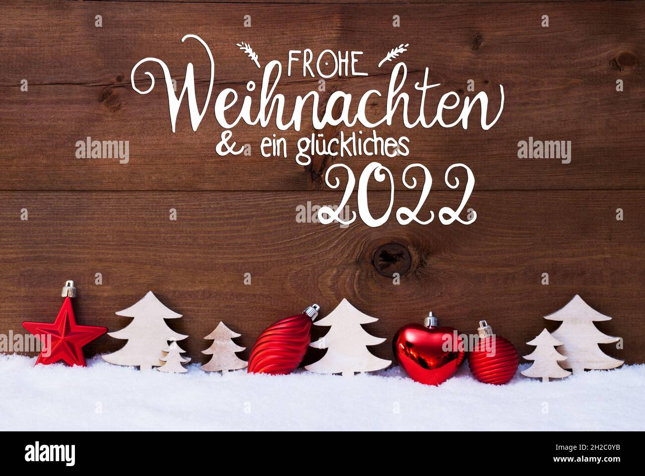 Burwell Christmas Tree Lighting 2022 Tree, Red Ball, Snow, Glueckliches 2022 Means Happy 2022 Stock Photo - Alamy