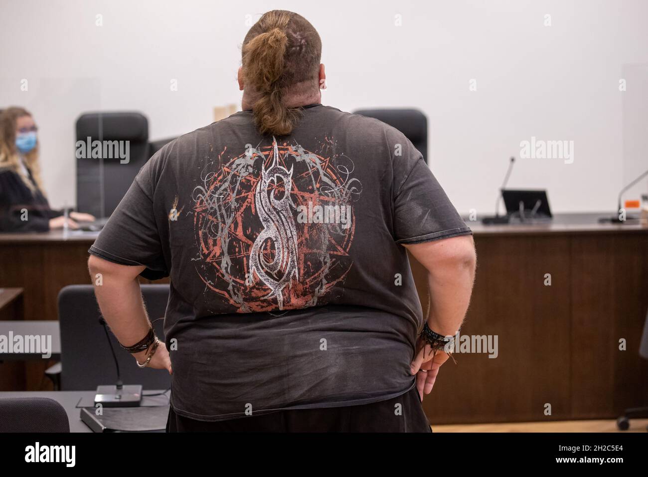Nuremberg, Germany. 21st Oct, 2021. The Youtuber 'Drachenlord', accused of assault, stands in the courtroom of the Criminal Justice Center of the Nuremberg-Fürth Regional Court as the trial begins. The 32-year-old man has to answer to the court for dangerous bodily harm and other offences as well as defamation and insulting police officers. Credit: Daniel Karmann/dpa/Alamy Live News Stock Photo
