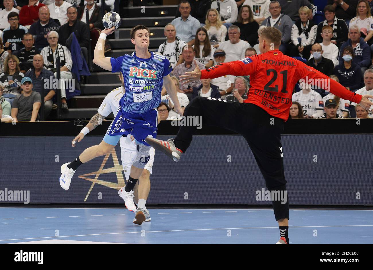 Kiel, Deutschland. 20th Oct, 2021. firo: 20.10.2021 Handball Champions League: THW Kiel - Pick Szeged 32:32 ZWEIKAMPF, ALEXANDER CHRISTOFFERSEN BLONZ/dpa/Alamy Live News Stock Photo
