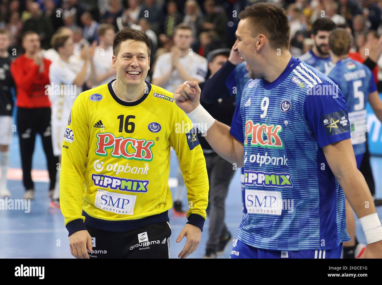 Kiel, Deutschland. 20th Oct, 2021. firo: 20.10.2021 Handball Champions League: THW Kiel - Pick Szeged 32:32 JUBEL, ROLAND MIKLER AND RICHARD BODO, right Credit: dpa/Alamy Live News Stock Photo