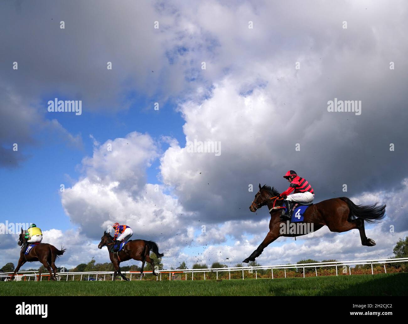 Charlie Hammond riding Doyens De Ante (right) in the Ludlow Brewery Novices' Hurdle at Ludlow Racecourse, Shropshire. Picture date: Thursday October 21, 2021. Stock Photo