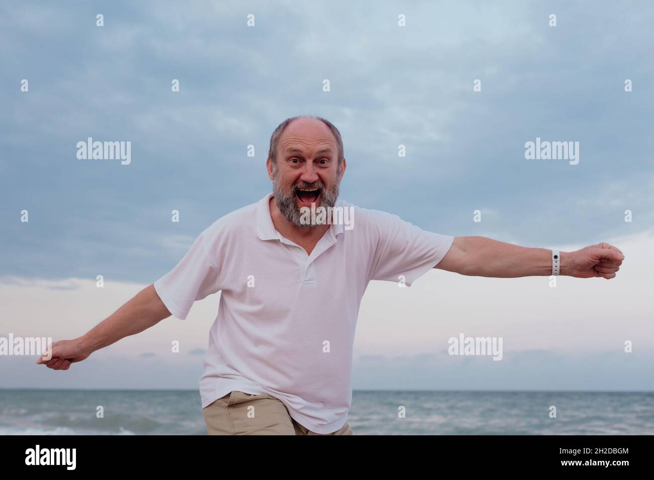 Happy smile senior elderly man hi-res stock photography and images - Alamy
