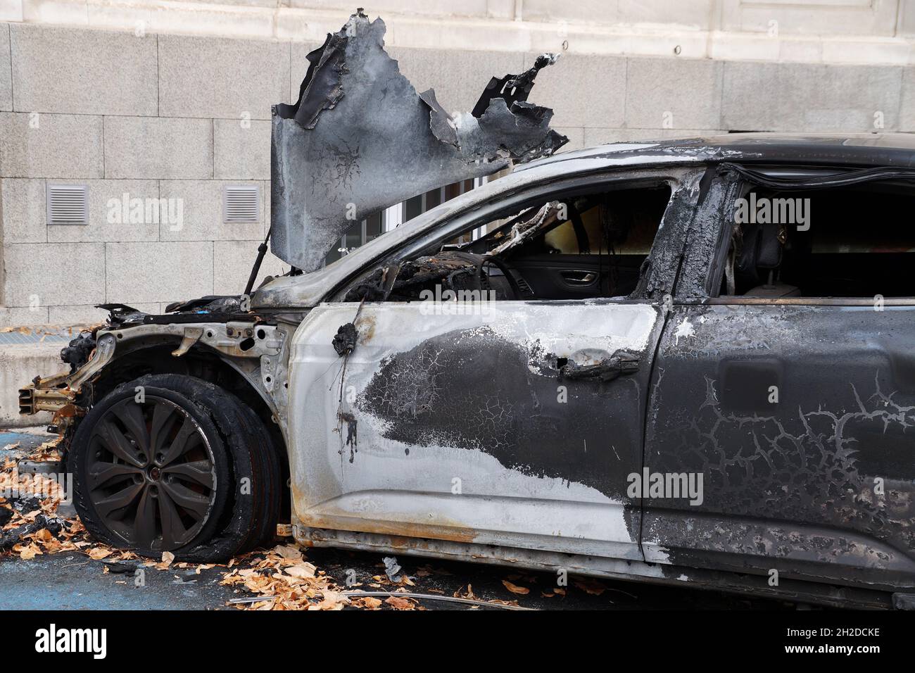 Car hood open side view hi-res stock photography and images - Alamy