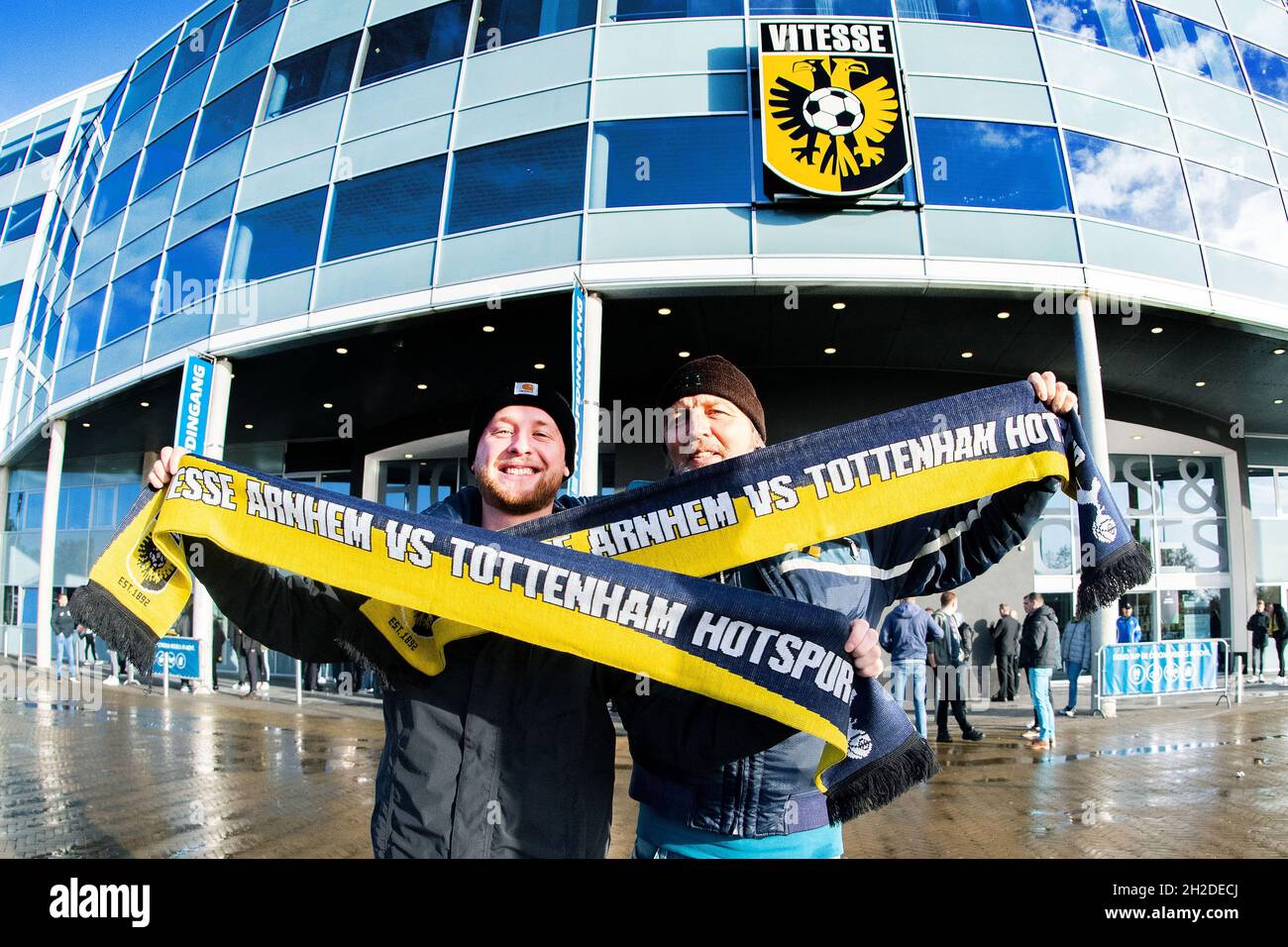 Arnhem Nederland 21st Oct 2021 Arnhem 21 10 2021 Gelredome Football Uefa European Conference League Season 2020 2021 Vitesse Supporters Wearing The Special Half Scarf Before The Match Vitesse Tottenham Photo By Pro Shots Sipa